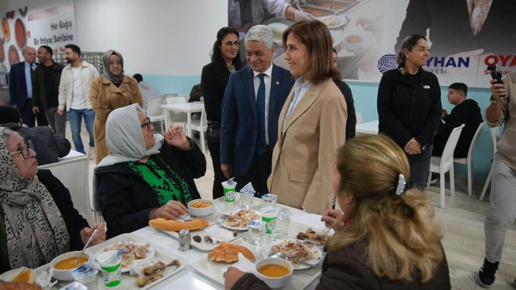 Başkan Tekin, yurttaşlarla iftar yemeğinde buluştu