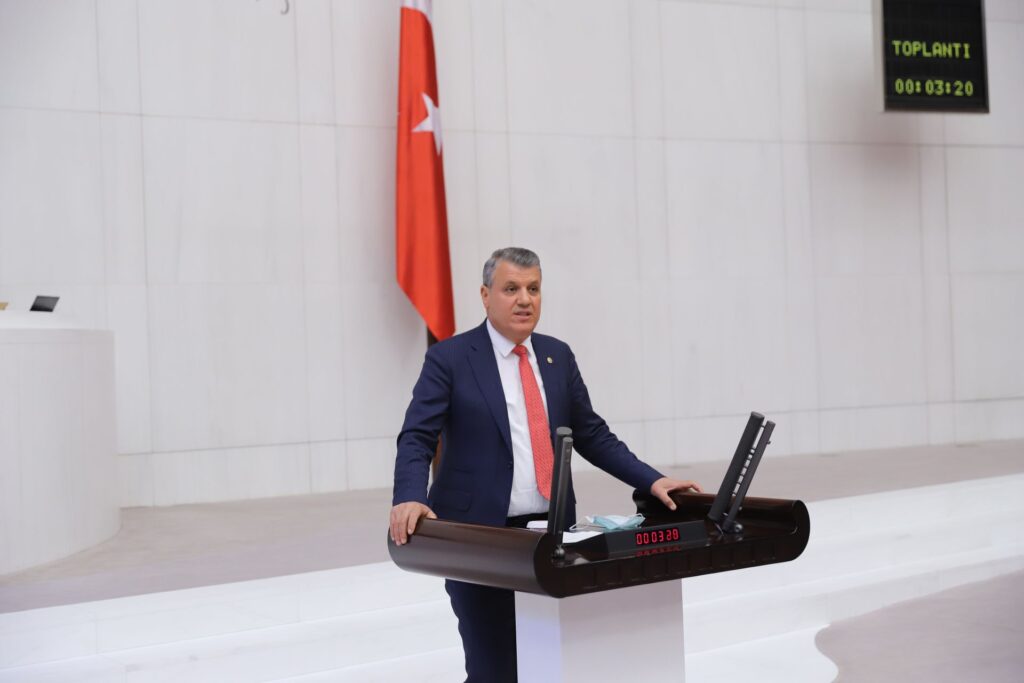 “Kötü günler bitecek, aydınlık yarınlar da nice bayramlar yaşayacağız”