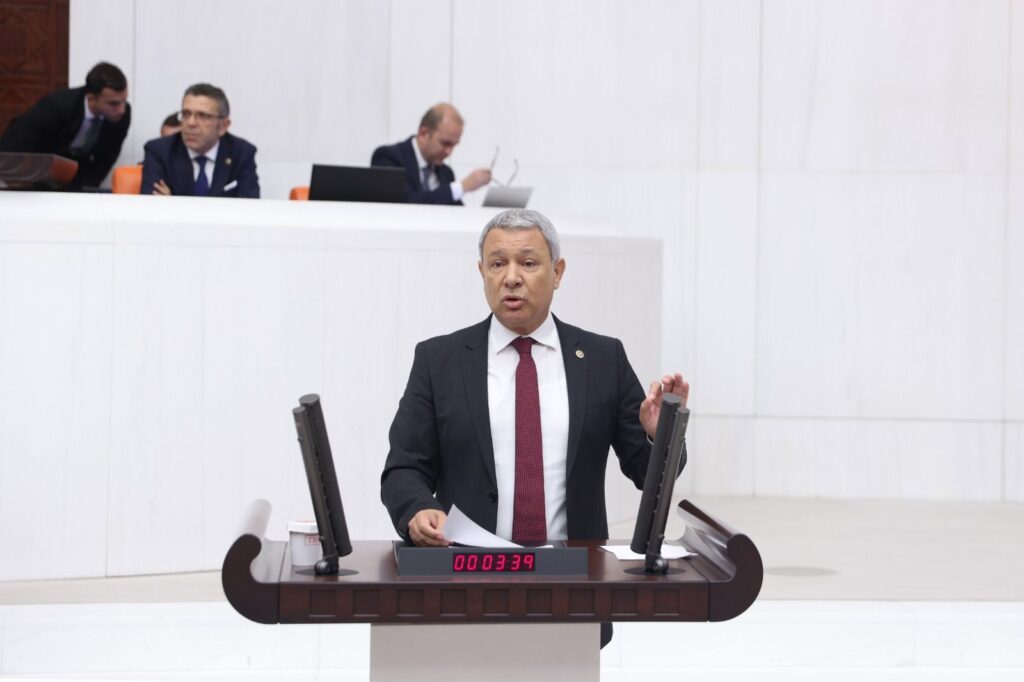 Vekil Sümer’den ekonomi eleştirisi